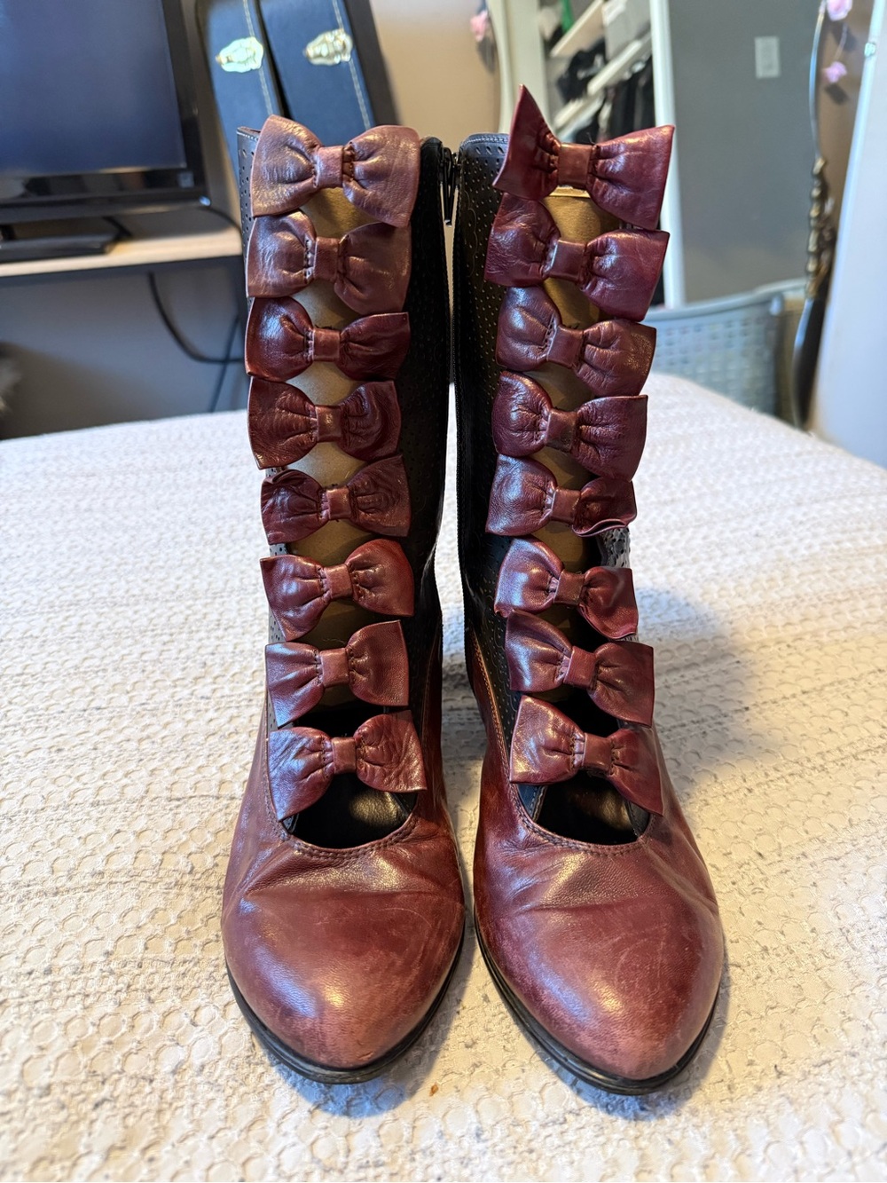 Everybody BZ Moda Burgundy Leather Bow Victorian style boots EU 40
